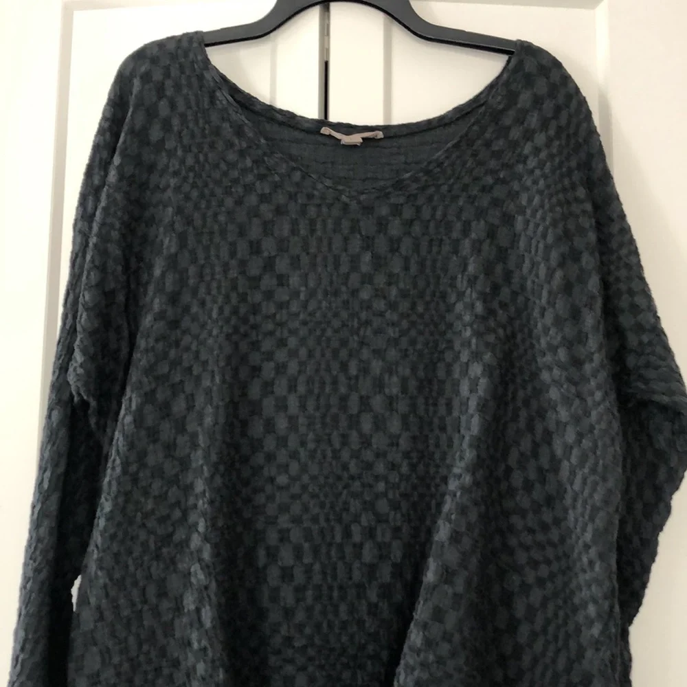 💫💫🤩 Textured high-low top 🤩💫💫 - Picture 2 of 6